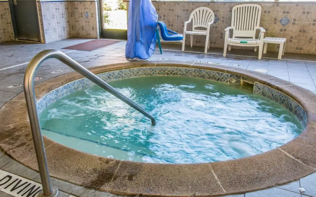 COMFORT INN &amp; SUITES ANN ARBOR