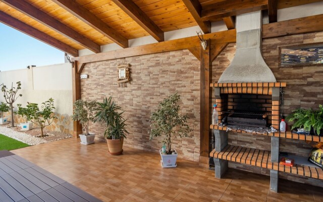 Inviting Mansion in Calpe with Hot Tub