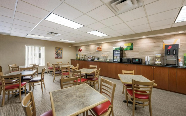 Quality Inn & Suites Fishkill South near I-84