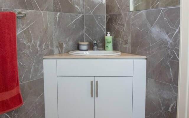 Captivating Lake & Oceanview Getaway House