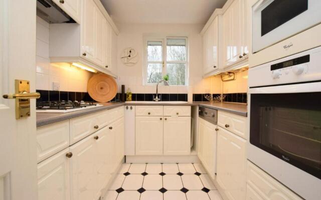 Luxury Top Floor 2Bd Apartment Apsley