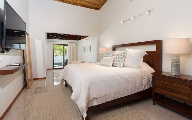 Casa Woodbine Beachfront House