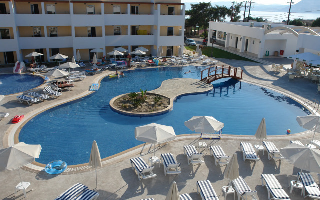 Matina Pefkos ApartHotel