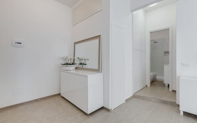 Trastevere White Apartment