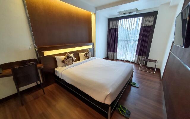 Clover Suites Royal Lake Yangon