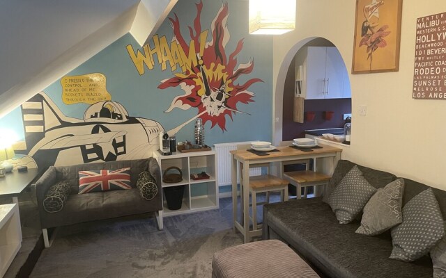 Entire Artistic Open-plan Top Floor Apartment