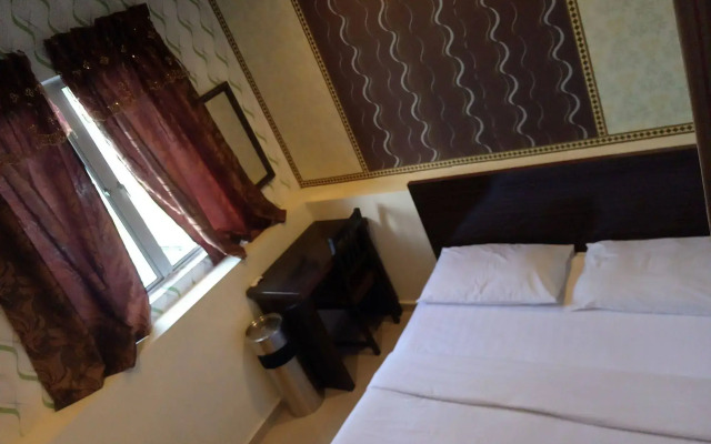OYO 89407 EZI Hotel