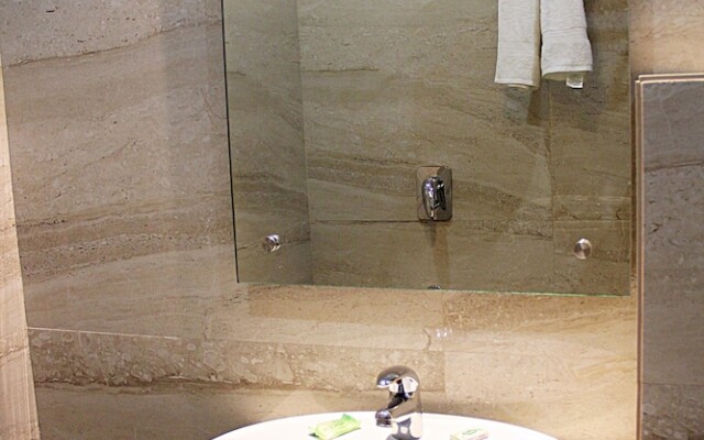 FabHotel Taj Nagari