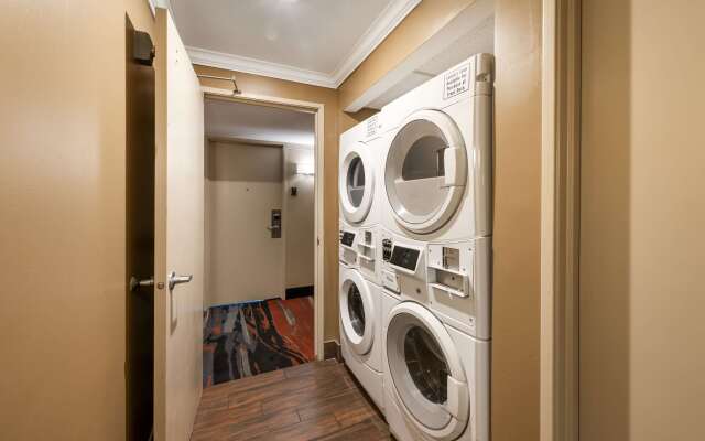 Best Western Plus White Bear Country Inn