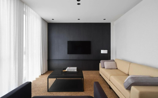Burbury Hotel & Apartments