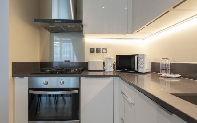 Urban Apartment in Marina Gate, Central Location!