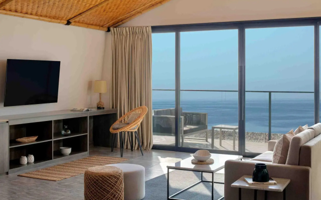 Anantara World Islands Dubai Resort