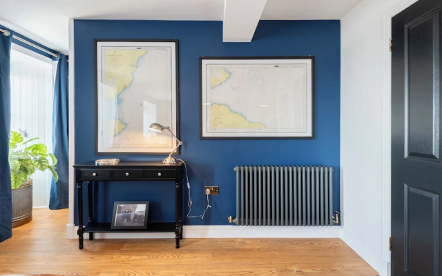 Shorefront Apartment - Sea View With 3 Bedrooms