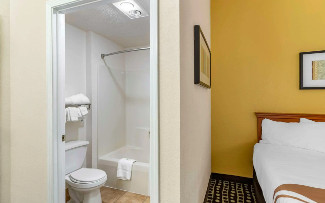 Quality Inn Fayetteville near Historic Downtown Square