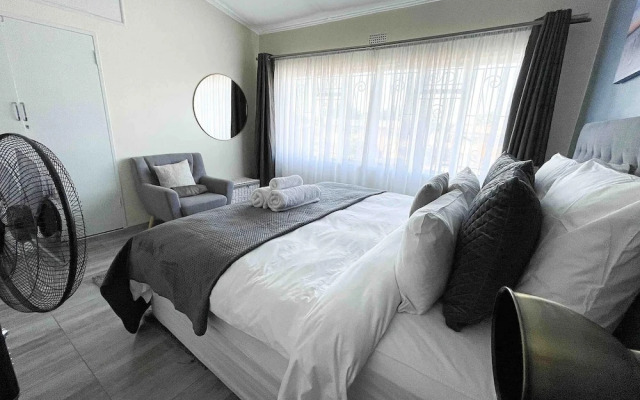 Chic Modern House on Neasden - 2085