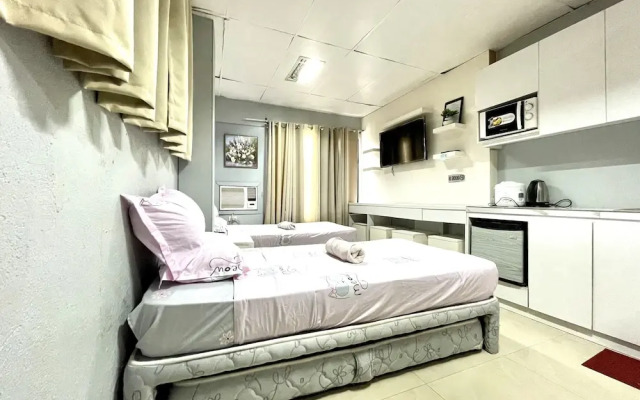 Super OYO 910 Sabaidee Suites