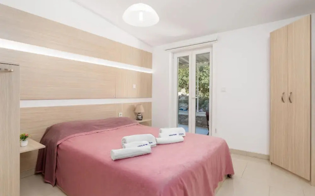 Awesome Home in Stinica With Sauna, Wifi and 6 Bedrooms