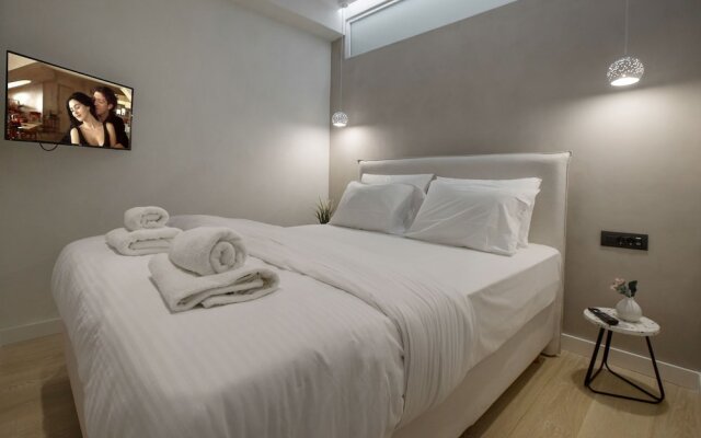 Nikis suites Syntagma-Plaka by GHH