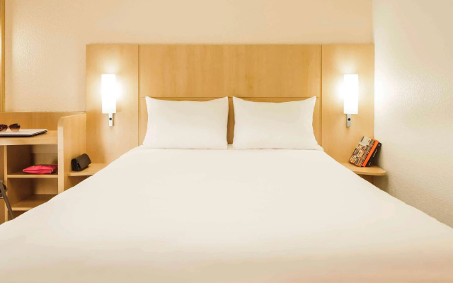 ibis Versailles Château
