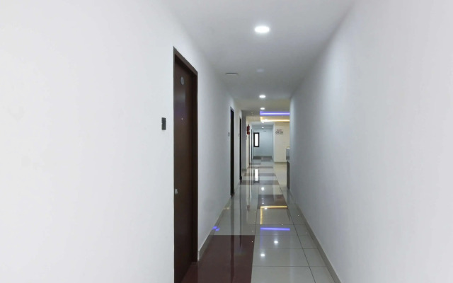 Mythri Hotel by OYO Rooms