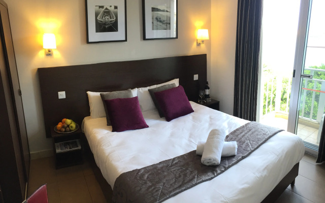 Carlton Hotel