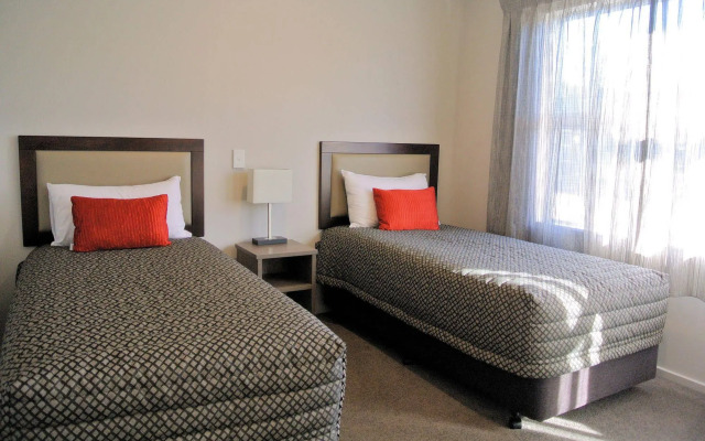 Oxford Village Motels