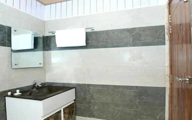 Capital O 322 Hotel Royal