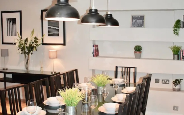 The Orient - Super Cool and Central - Sleeps 2