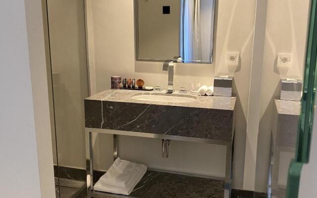 The Fourth - Tafelrond