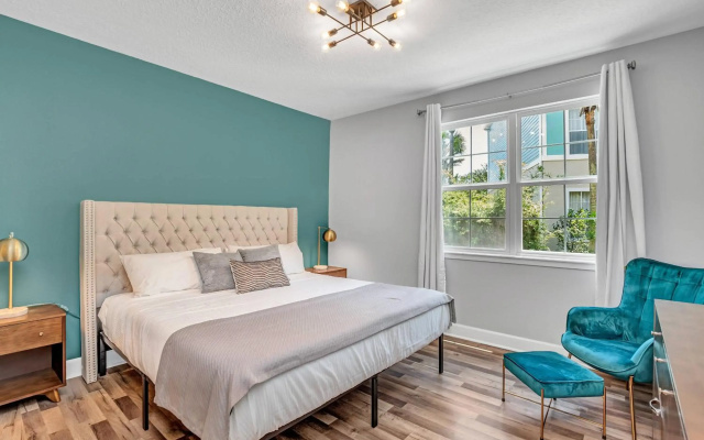 2 Bedroom Vacation Condo (2011)