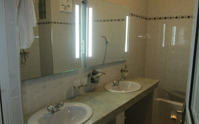 Raja Beach Hotel