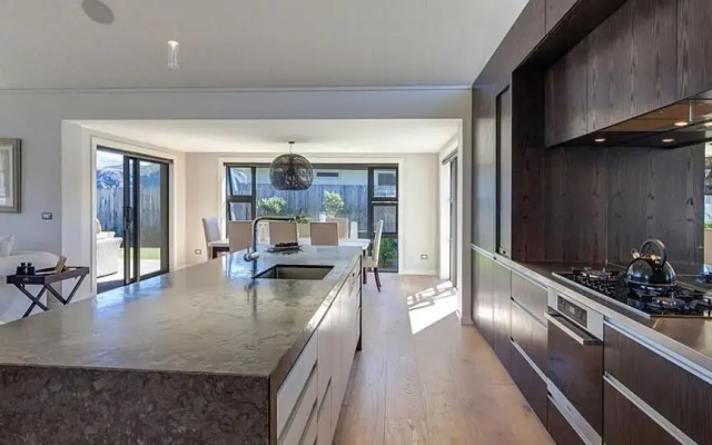 Bull Ridge Retreat - Sleeps 8 - Hot Tub