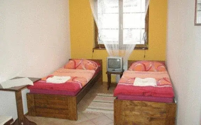 Penzion a Vinoteka Hrozen
