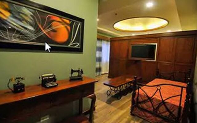 Paragon Hotel and Suites