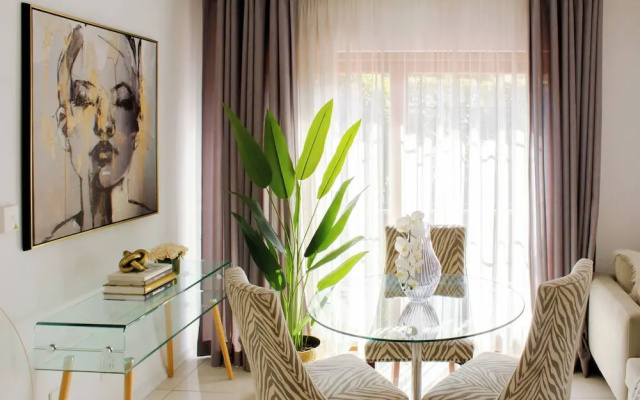 Beautiful 2 Bedroom Apartment Near Monte Casino