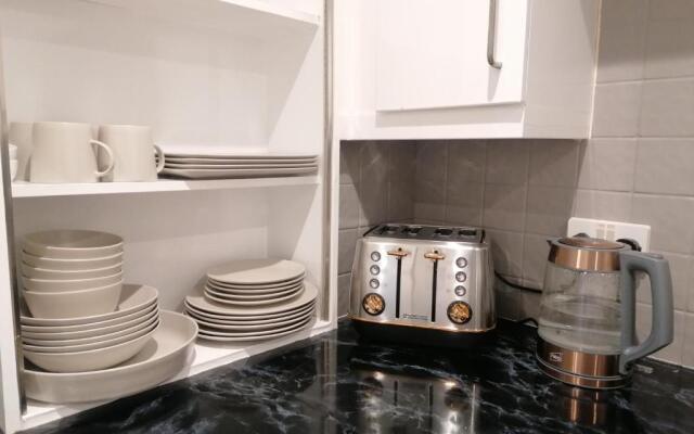 2-bedroom apartment *NR CITY CENTRE WITH PARKING*