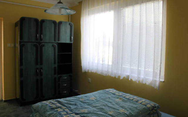 Cedar Apartment 2