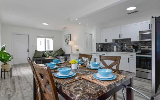 *Beautiful Family House 3 bd/2 bathrooms+backyard*