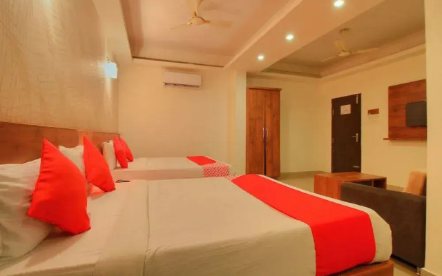 OYO 14163 Comforts Inn