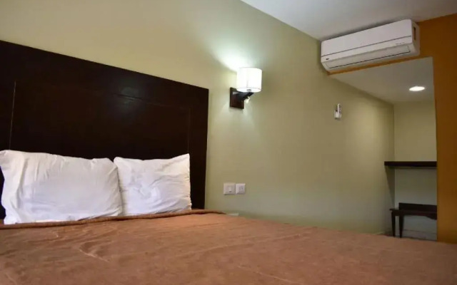El Camino Hotel & Suites