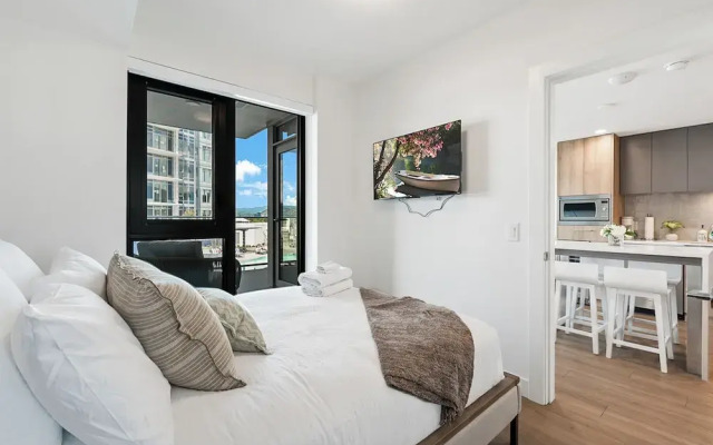 AQUA Corner Unit w Amazing View 614