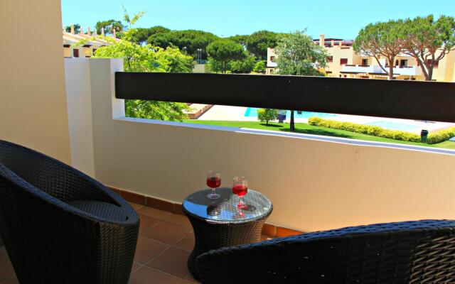 Traditional Townhouse in Vila Sol by Ideal Homes