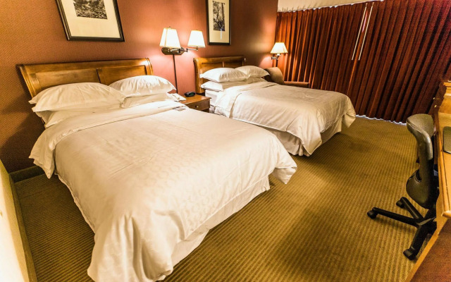 Sheraton Eatontown Hotel