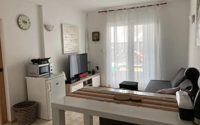 Charming 2-bed Apartment in Necujam