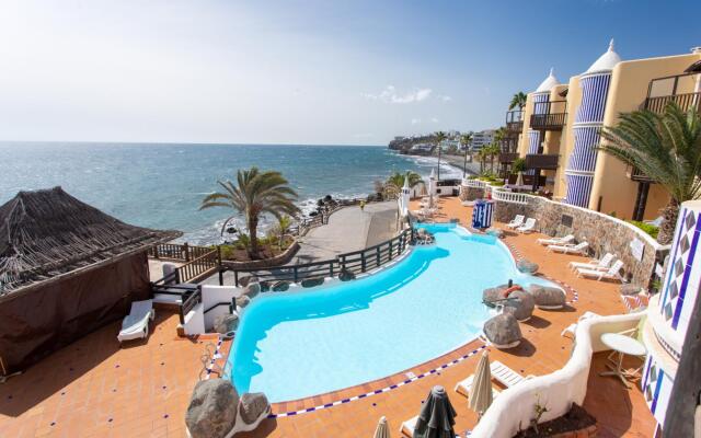 Altamar 44 balcony&pool By CanariasGetaway