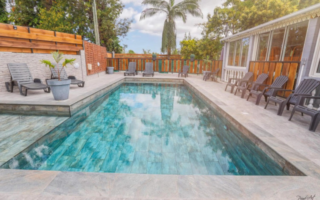 L'avocat avec piscine chauffée et jacuzzi