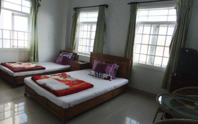 Eena Hotel