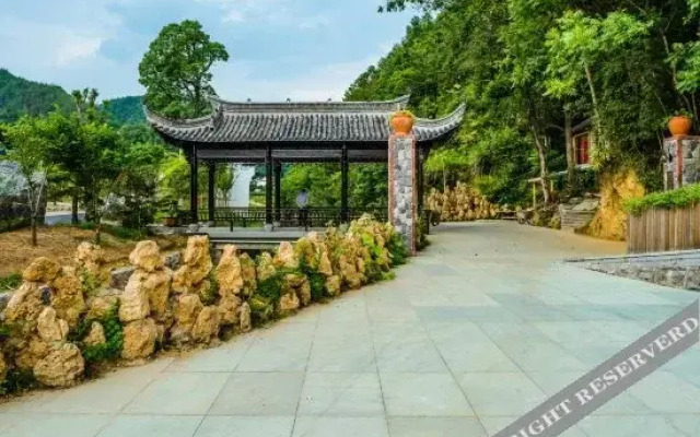 Shoulv Hanshe Qianbaidu Hotel