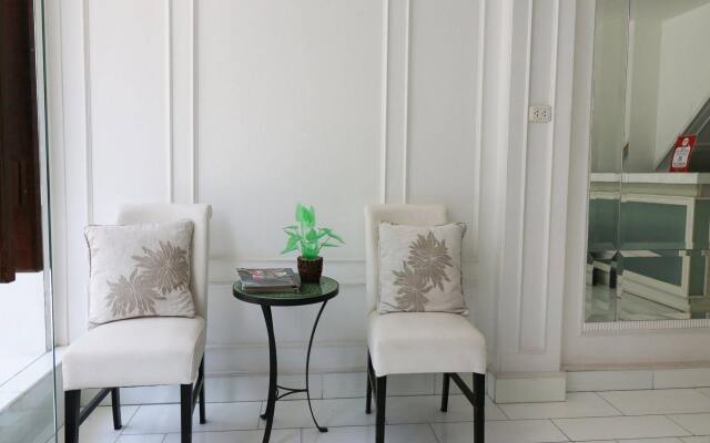 Nida Rooms Sutthisan Chai Yo Suites