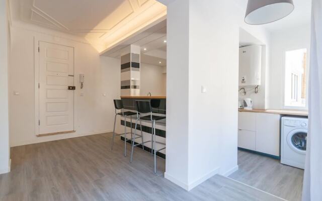 Spacious Basement in Alameda With Lovely Terrace!